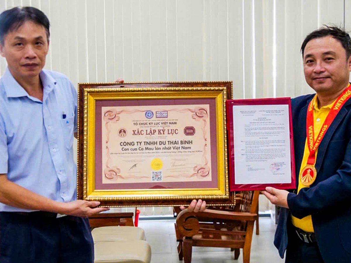 Ca Mau firm sets Vietnam record with 1.8-kilogram giant crab
