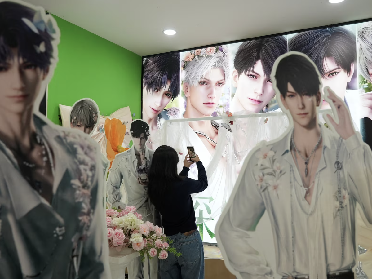 More than a game: virtual boyfriends win hearts in China