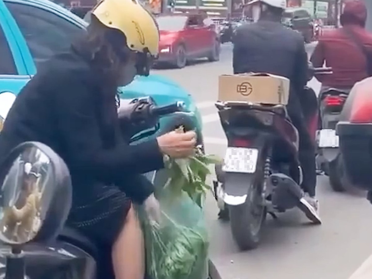 What happens at a red light in Vietnam might surprise you