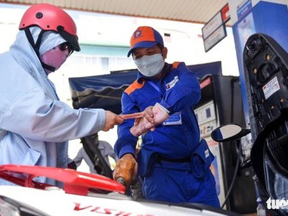 Vietnam slashes fuel taxes to zero percent, suspends VAT amid global oil volatility