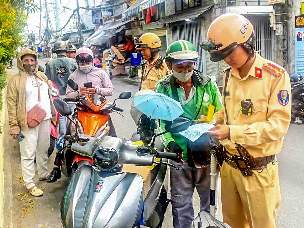 Vietnam ministry proposes exit bans, utility cuts to enforce administrative penalties