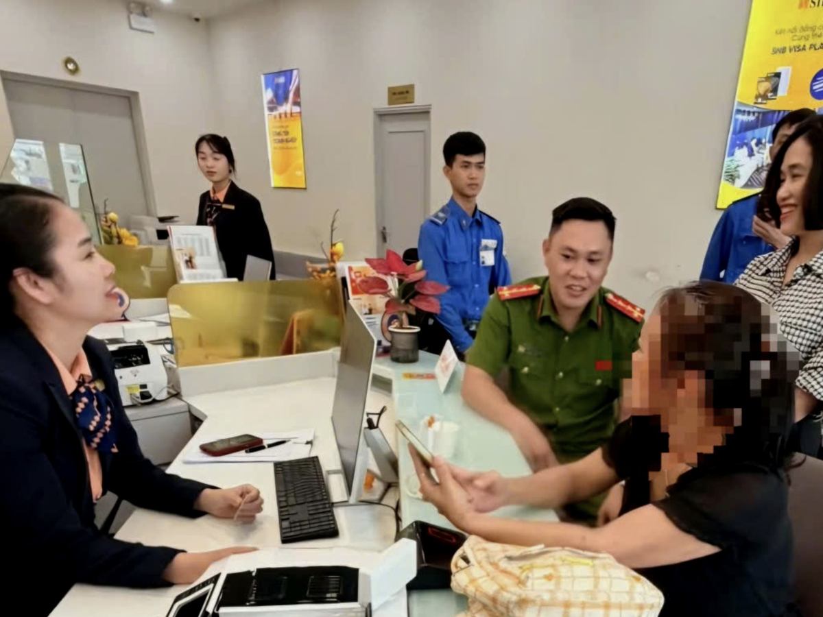 Bank staff, police foil $50,000 overseas transfer scam in north-central Vietnam