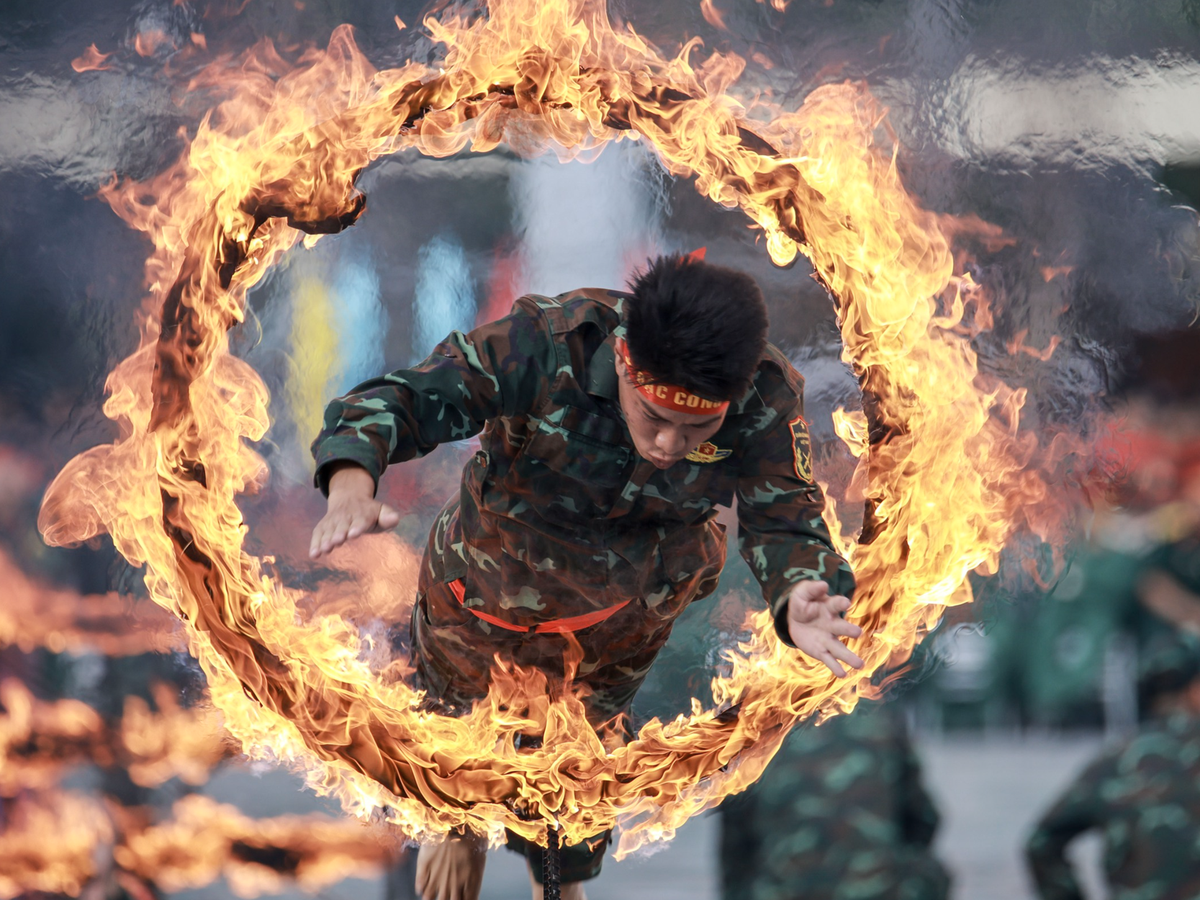 Soldiers, special forces deliver spectacle of precision, power in Ho Chi Minh City