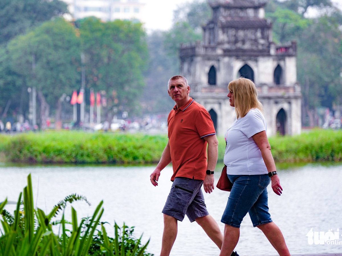 Breakfast @ Tuoi Tre News - March 31