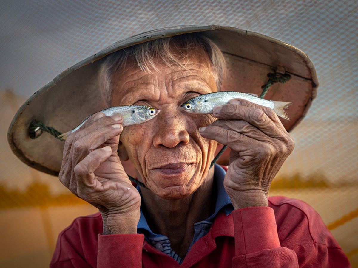 In Vietnam, award-winning image turns fisherman into role model for emulators