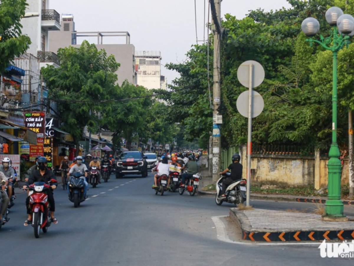 Median to be closed at Ho Chi Minh City intersection for metro station construction on weekend