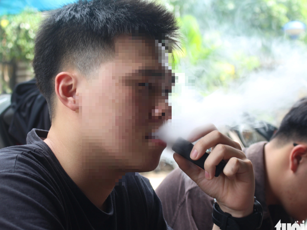 Study finds 14% of Vietnamese students tried e-cigarettes despite ban