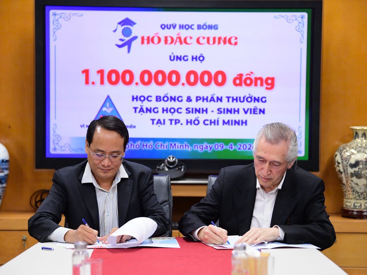 Scholarships worth over $41,700 pledged for science students in Vietnam