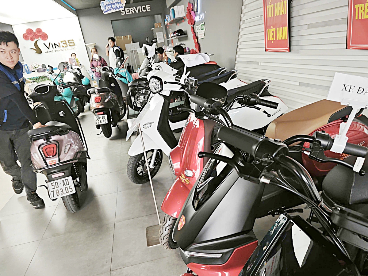 Electric vehicle demand surges in Ho Chi Minh City as prices ease, fuel costs rise