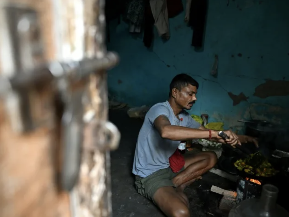 Domestic Indian migrants weigh return home in energy crunch