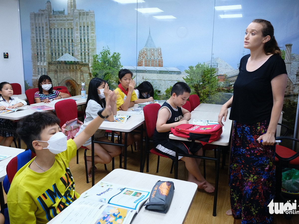 Foreign workers in Vietnam required to join national health insurance