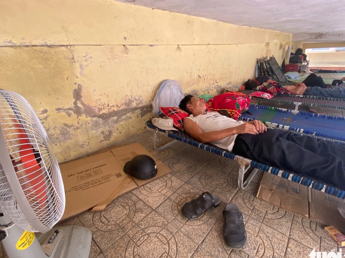 Families of patients shelter under hospital stairs as heat hits 40°C in central Vietnam