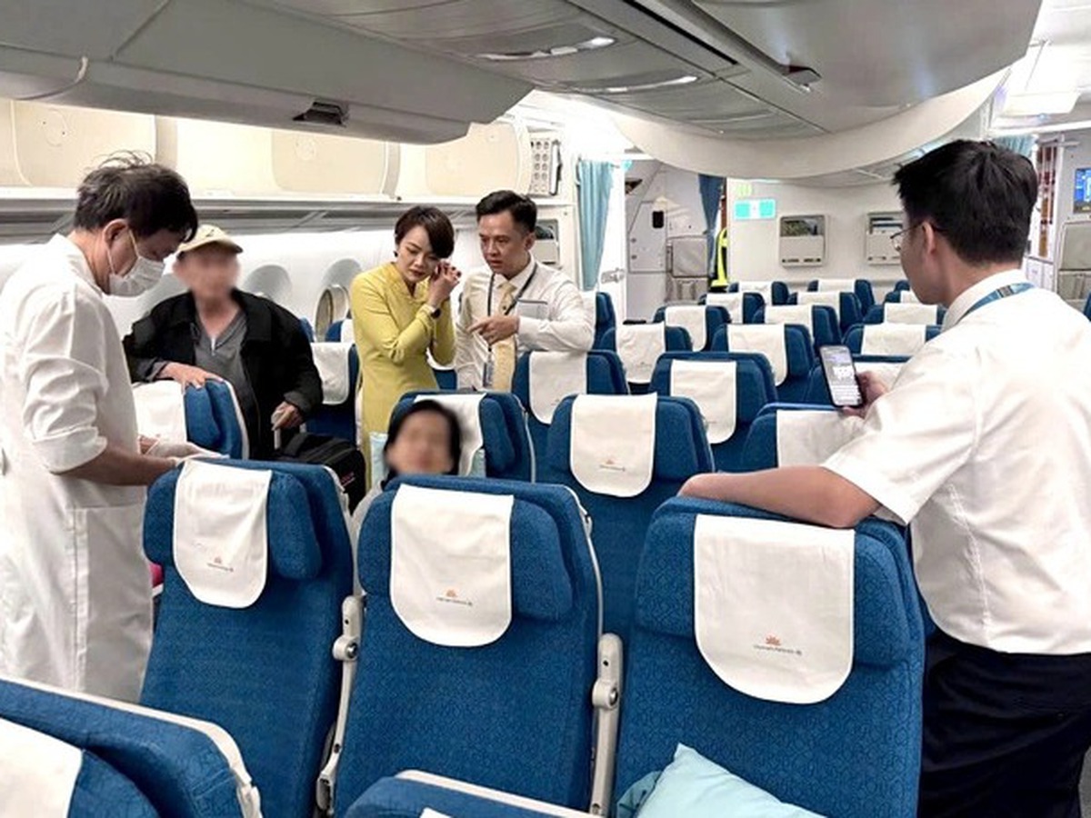 Passenger revived after losing consciousness on San Francisco-Ho Chi Minh City flight