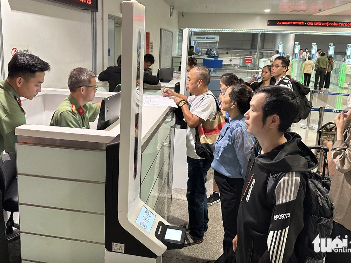 Vietnam requires pre-arrival declarations for foreigners at Tan Son Nhat airport