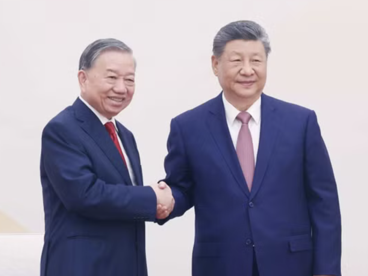 Vietnam, China sign 32 cooperation documents