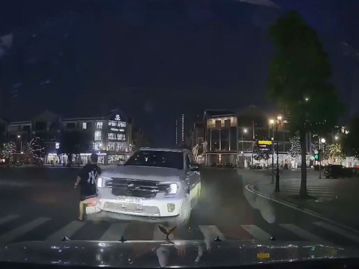 Chinese man held after allegedly firing gun following traffic crash in Vietnam