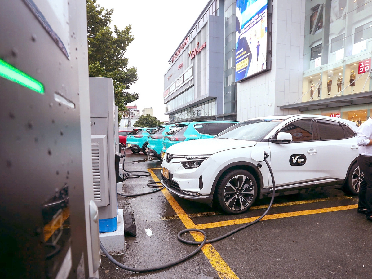 Electric is new normal in Vietnam’s cities amid fuel cost rise