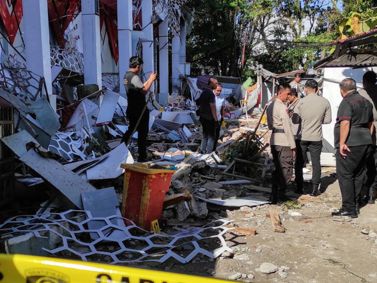Major earthquake in Indonesia kills one, sparks panic