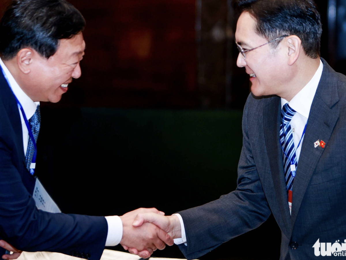 Korean business heavyweights accompany President Lee Jae Myung on state visit to Vietnam