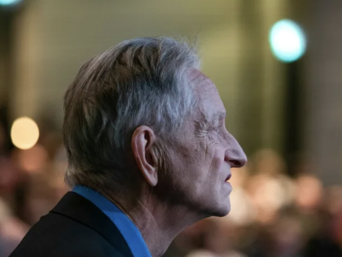 Unregulated AI like speeding with no steering wheel: AI godfather Hinton