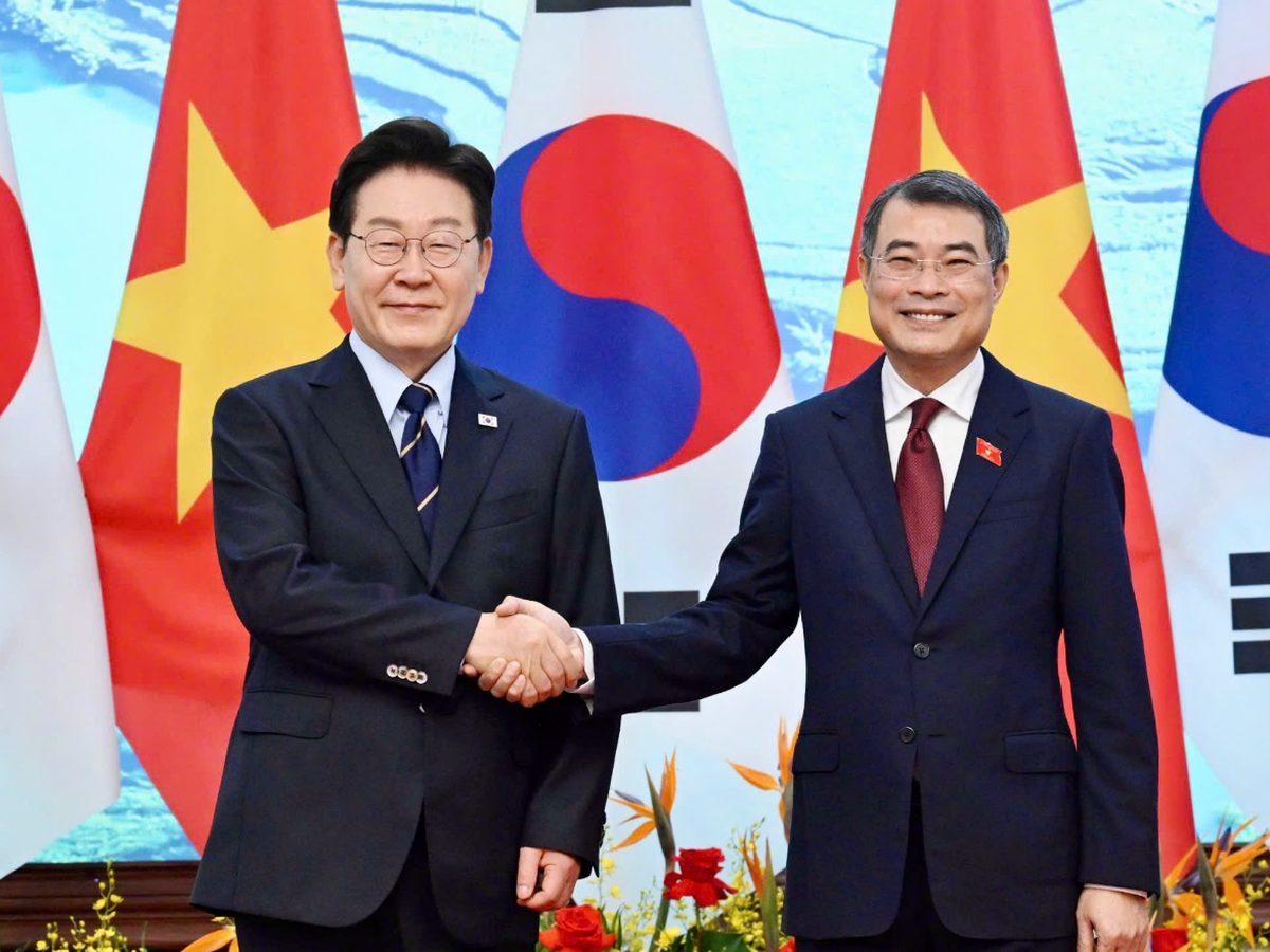 South Korea seeks participation in Vietnam’s nuclear power, high-speed rail projects