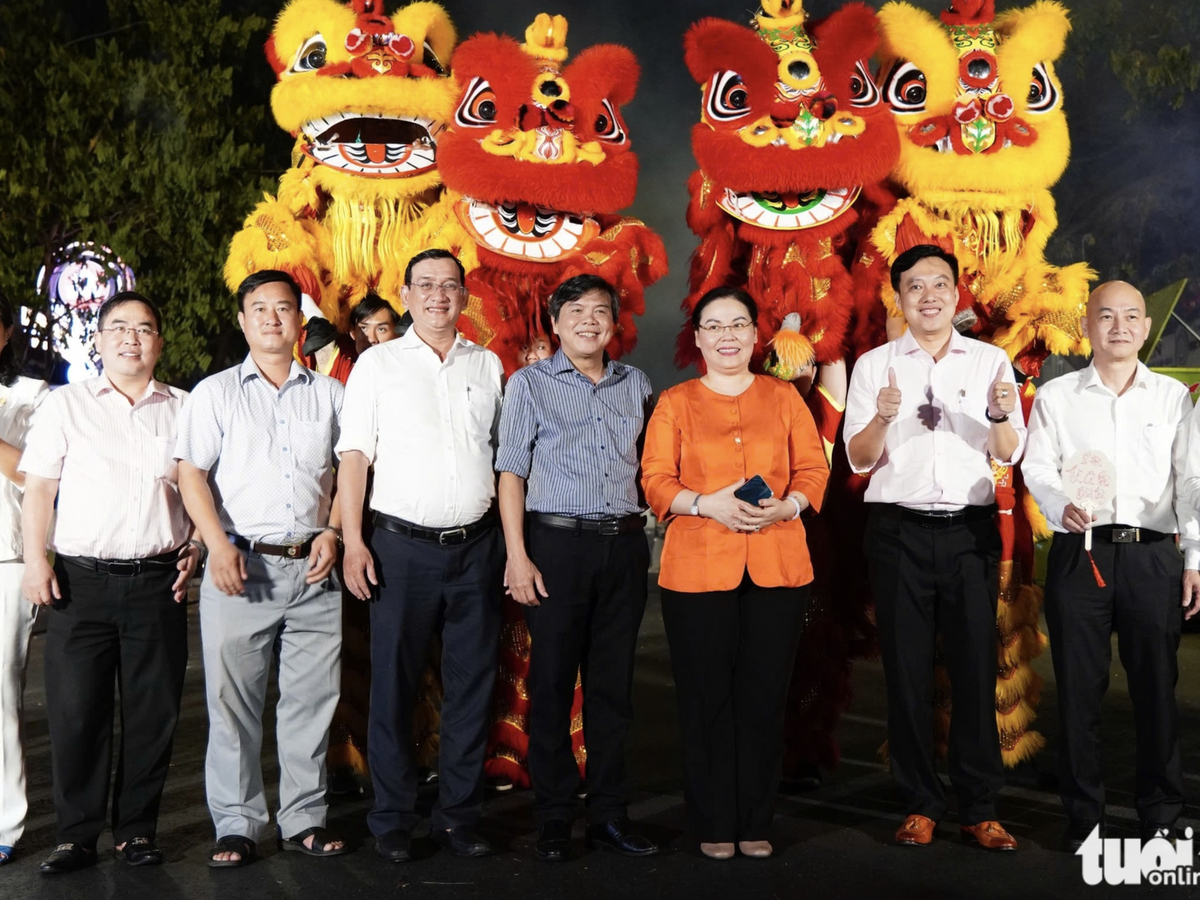 Ho Chi Minh City officially opens Cho Lon night quarter