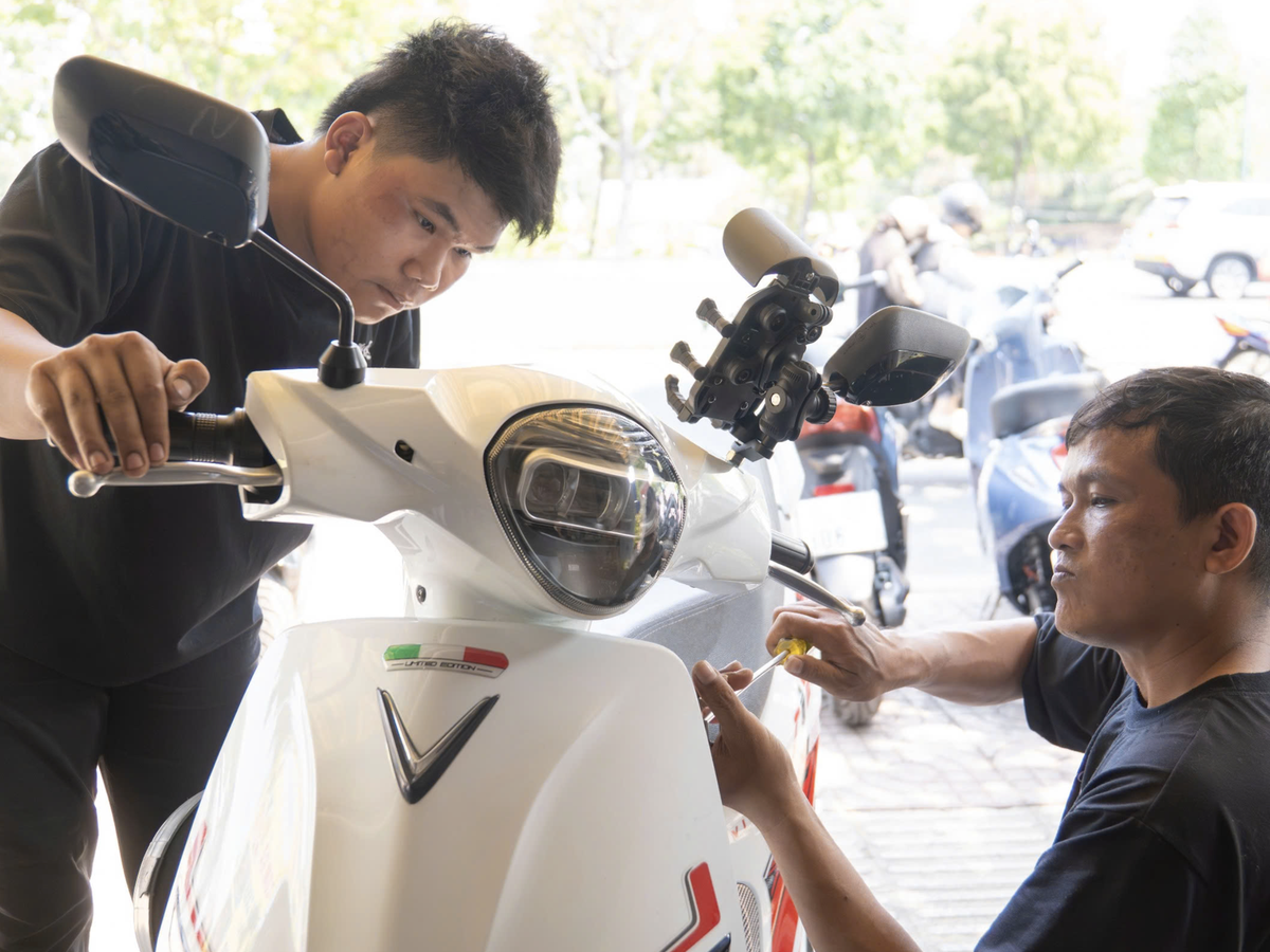 More young people in Ho Chi Minh City turn to electric motorbikes