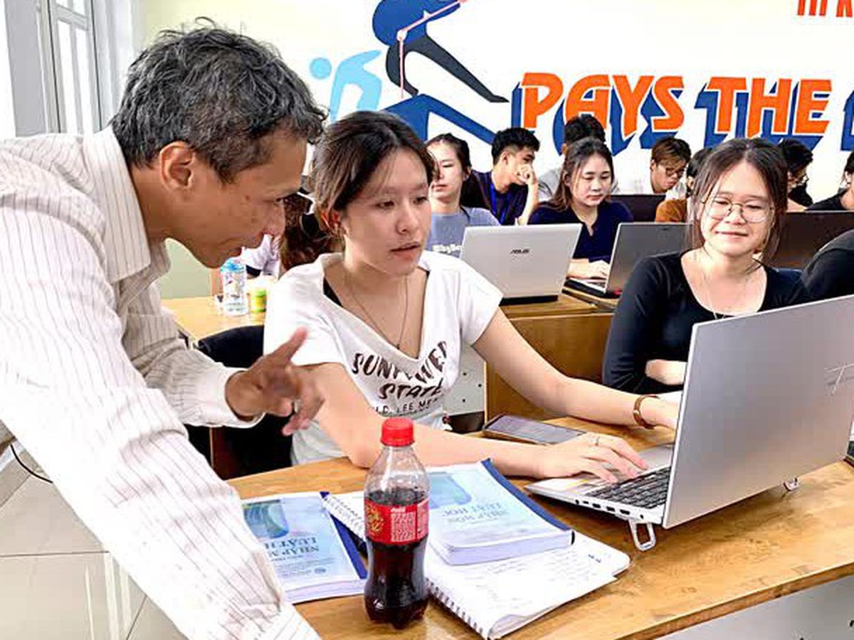 Foreign languages key to building Vietnam’s high-quality workforce: opinion