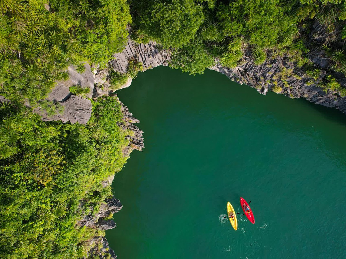 Vietnam opens cross-bay tourism route linking Ha Long, Lan Ha