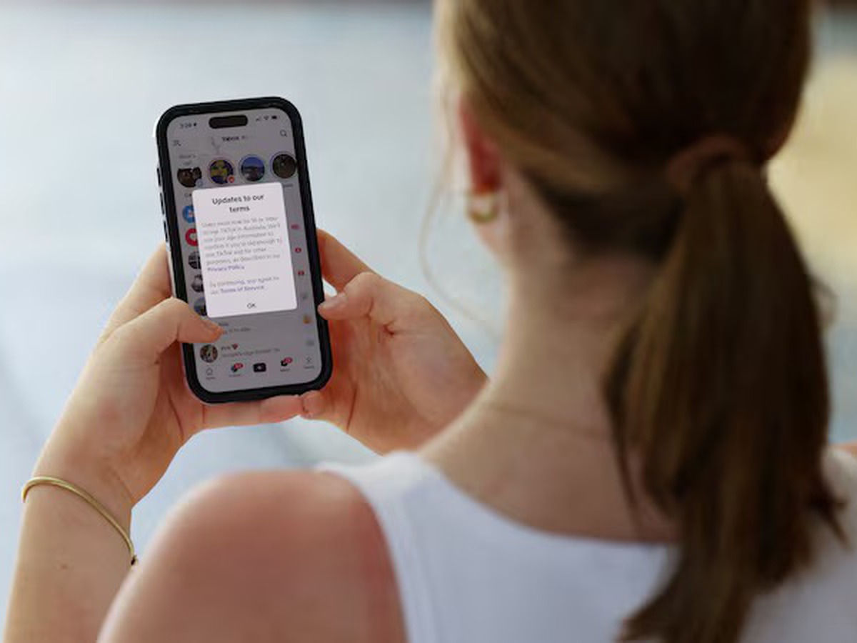 Under global spotlight, Australia plays hardball on social media ban