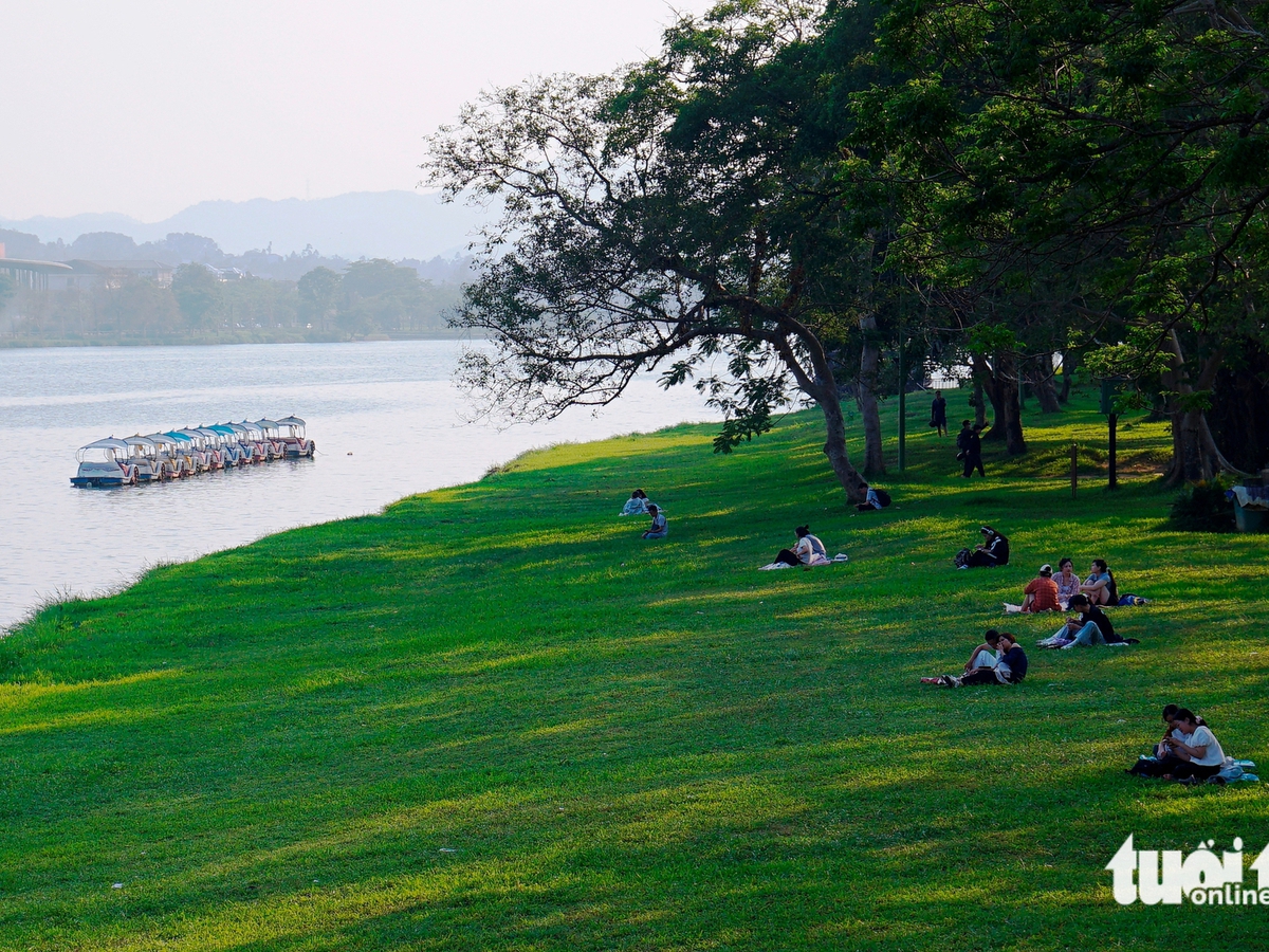 Breakfast @ Tuoi Tre News - April 4