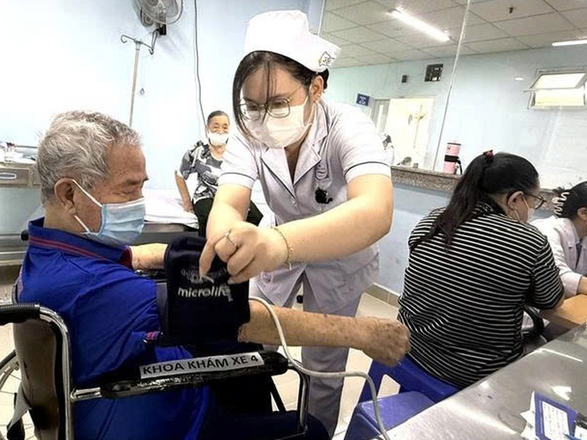 Breakfast @ Tuoi Tre News — April 5