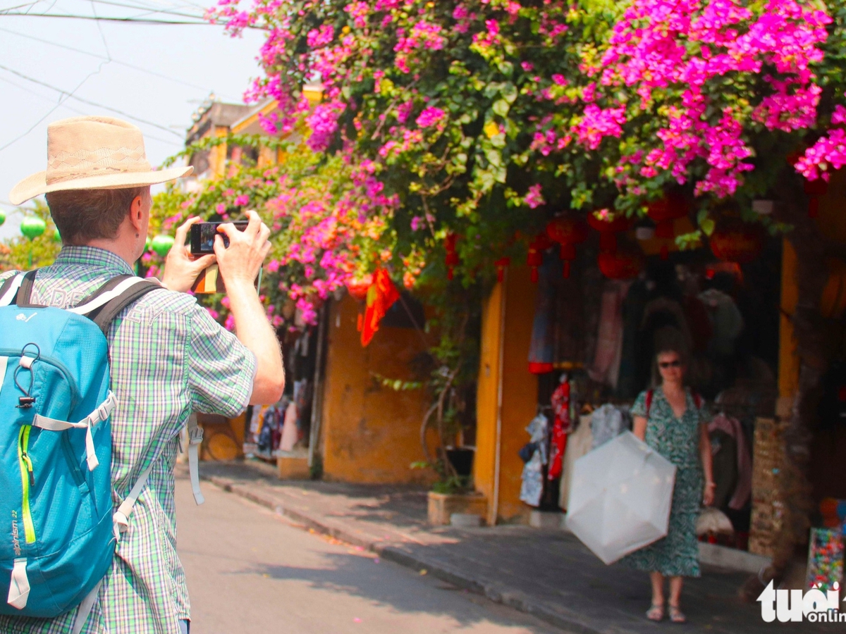 Breakfast @ Tuoi Tre News — April 6