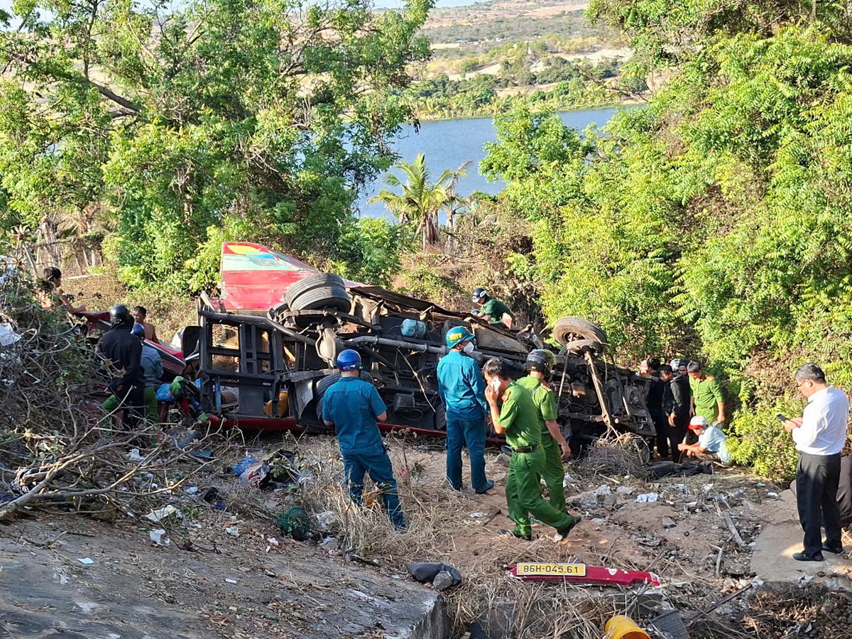 Bus crash kills 4, injures 12 in Vietnam’s Lam Dong