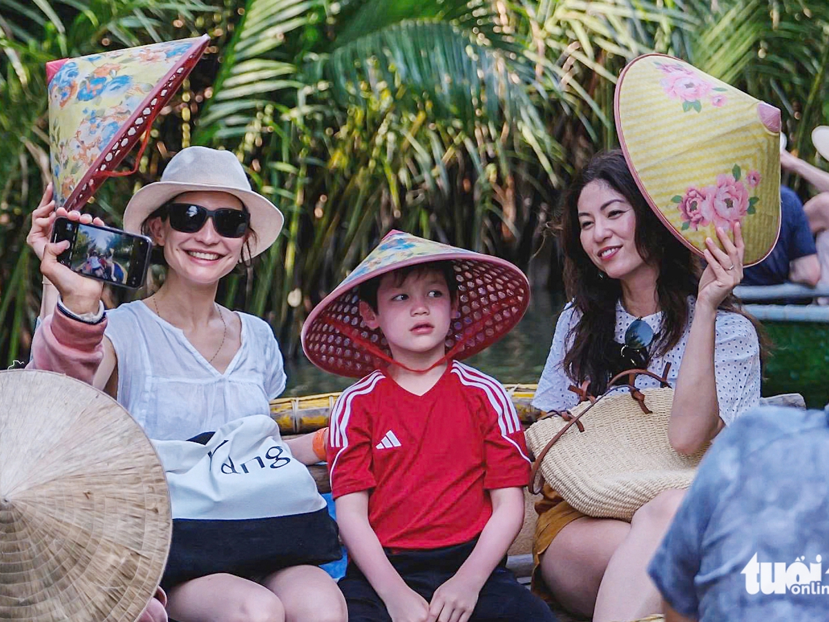 Breakfast @ Tuoi Tre News - April 7