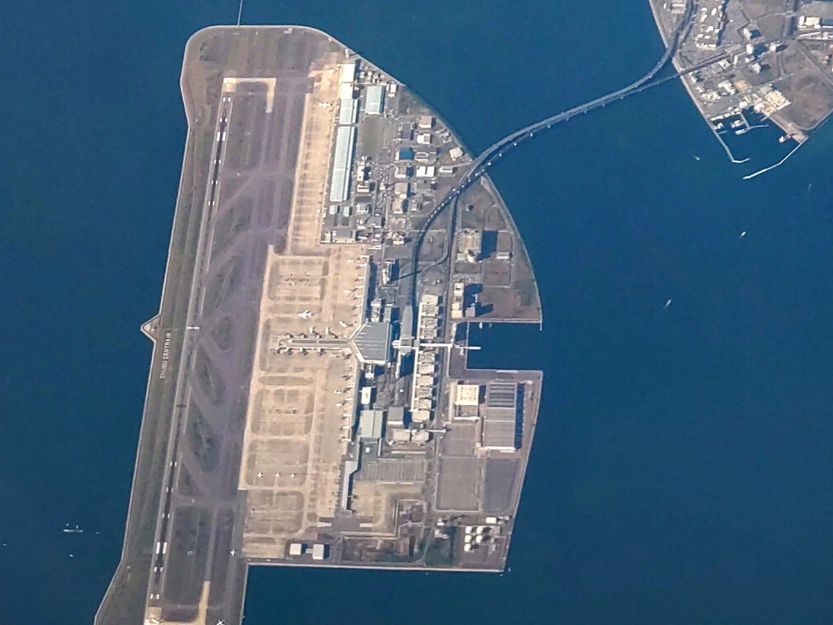 Japan to add 17 airports, ports for defense use