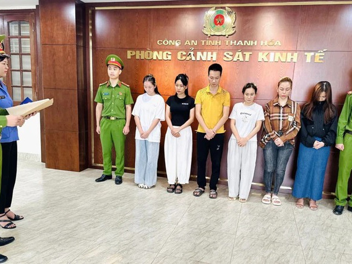 In Vietnam, police bust ring that sold 100,000 fake perfume bottles