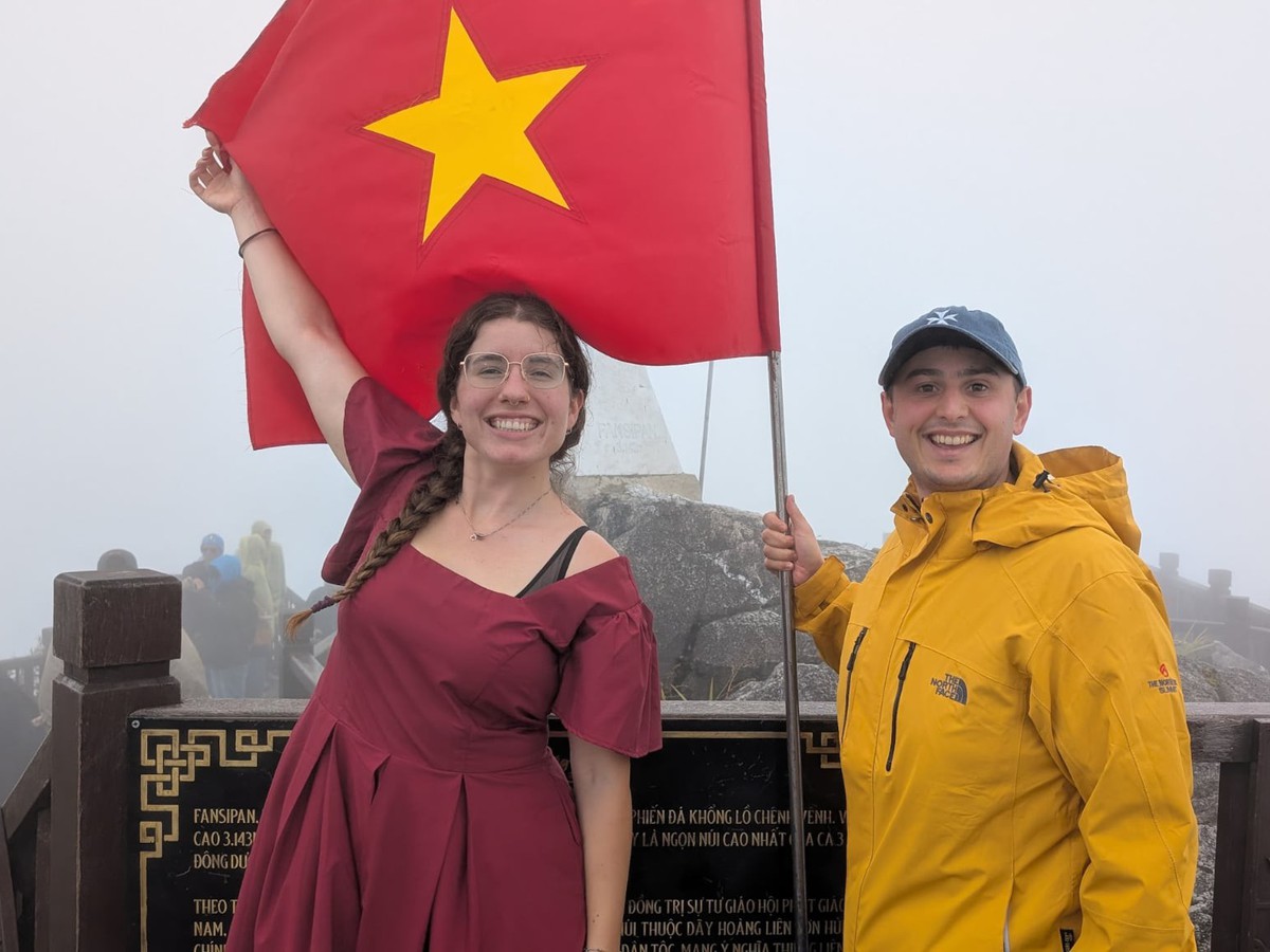 British-Canadian couple spends 3 hours daily answering thousands of Vietnam travel inquiries for free