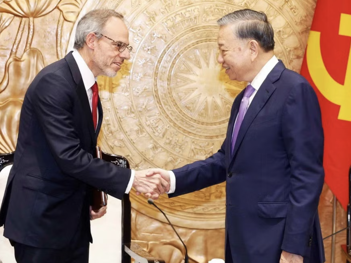 Top leader says Vietnam ready to facilitate US tech firms
