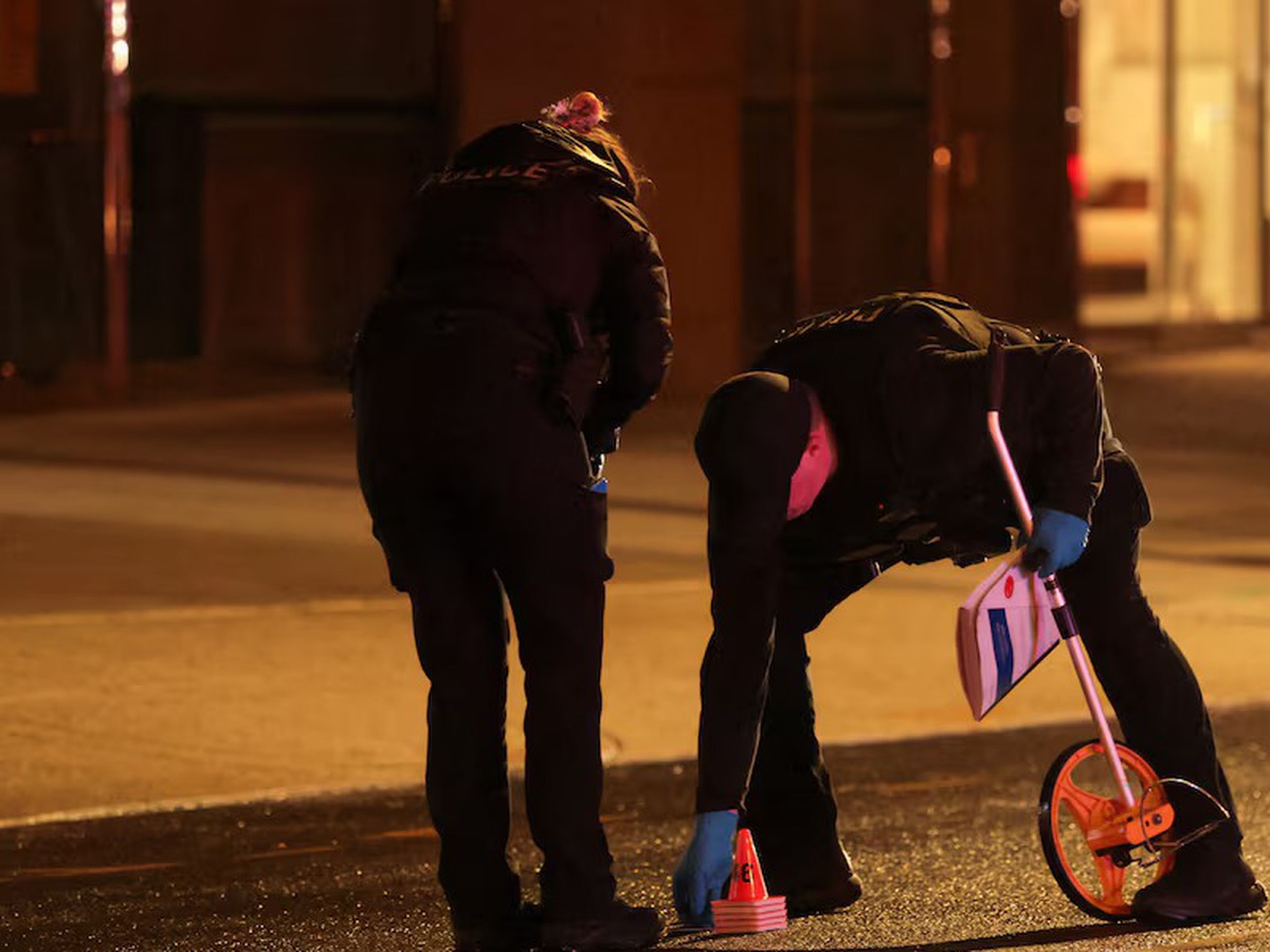 Suspect dies after trading gunfire with officers near White House, Secret Service says