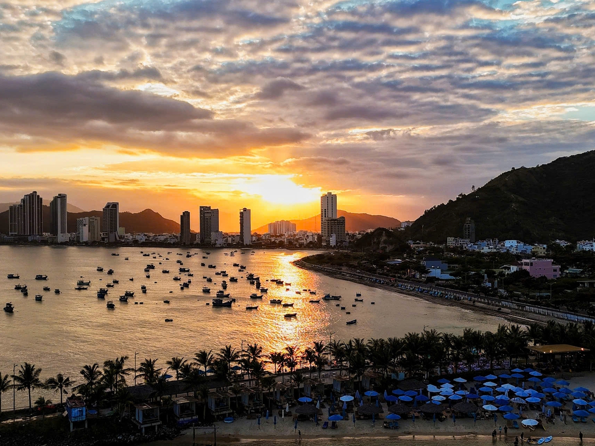 Vietnam’s Nha Trang launches night-time beach experience