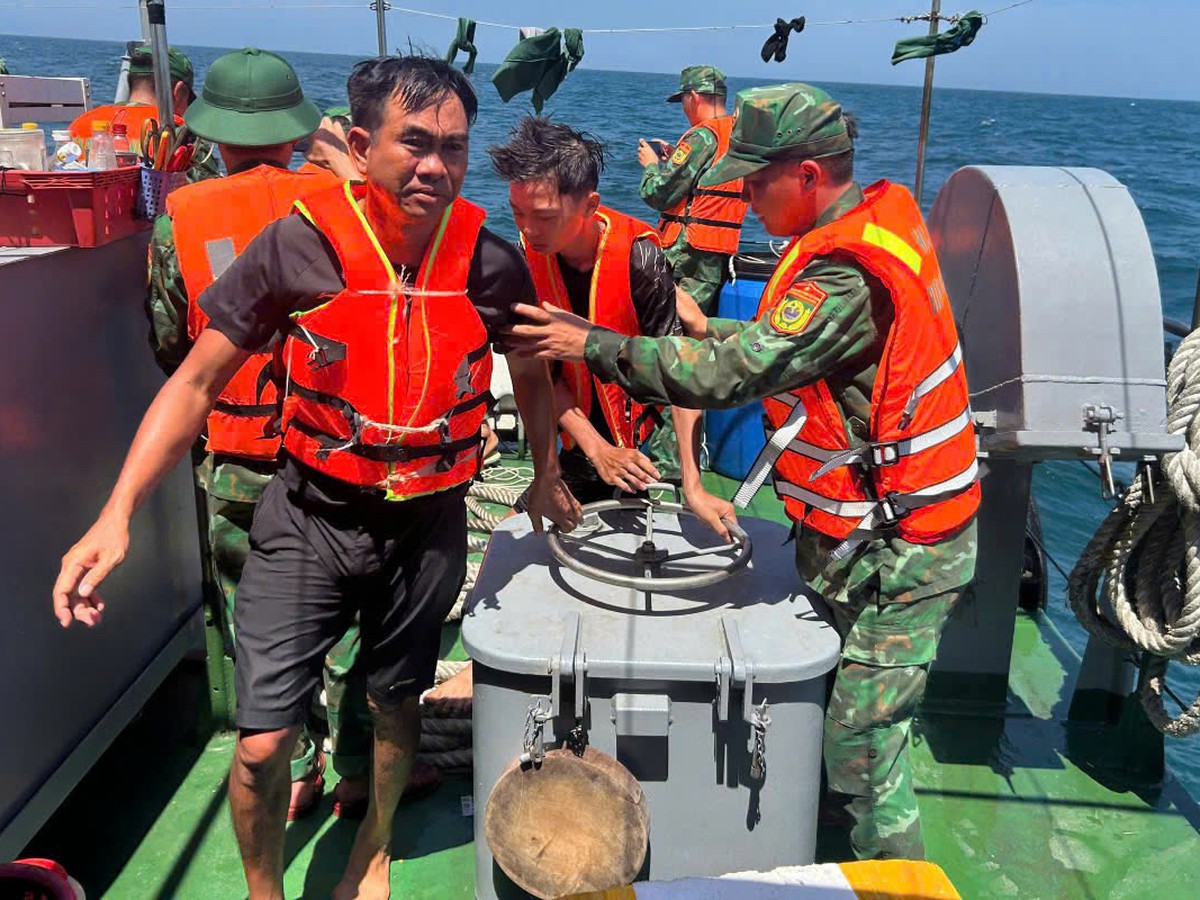 All 11 rescued after fishing boat sinks off Vietnam’s Hai Phong