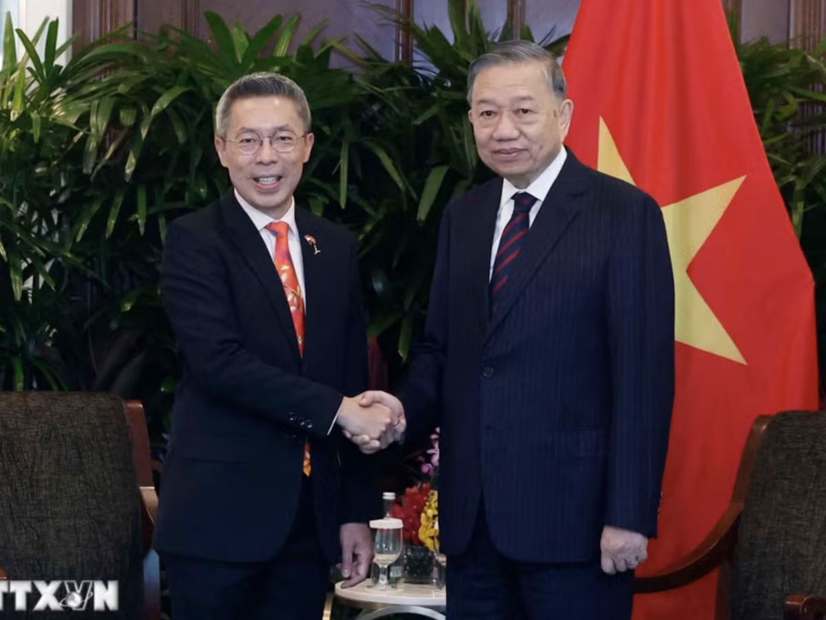 Vietnam’s Party chief meets senior executives of Singapore corporations
