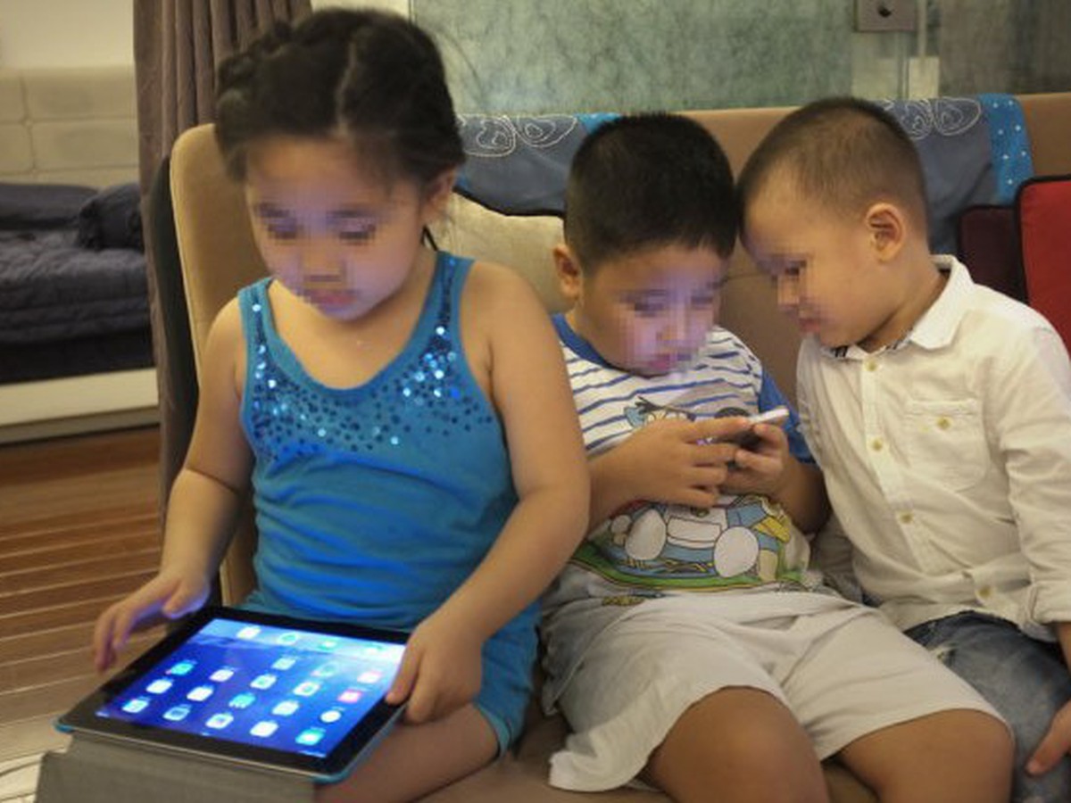 Vietnamese parents warned against ‘outsourcing’ childcare to social media