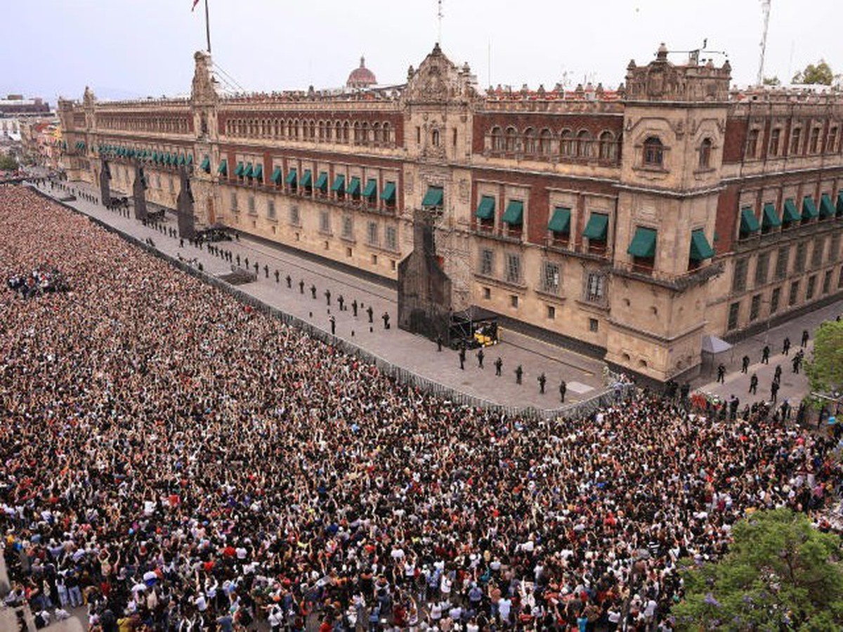 K-pop stars BTS draw 50,000-strong crowd in Mexico