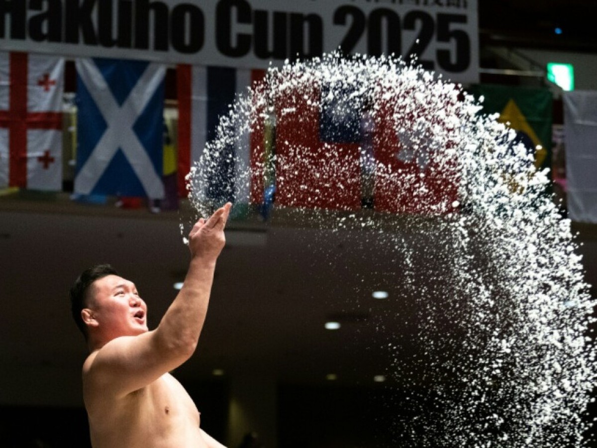 Salt: integral ingredient of sumo stars' art