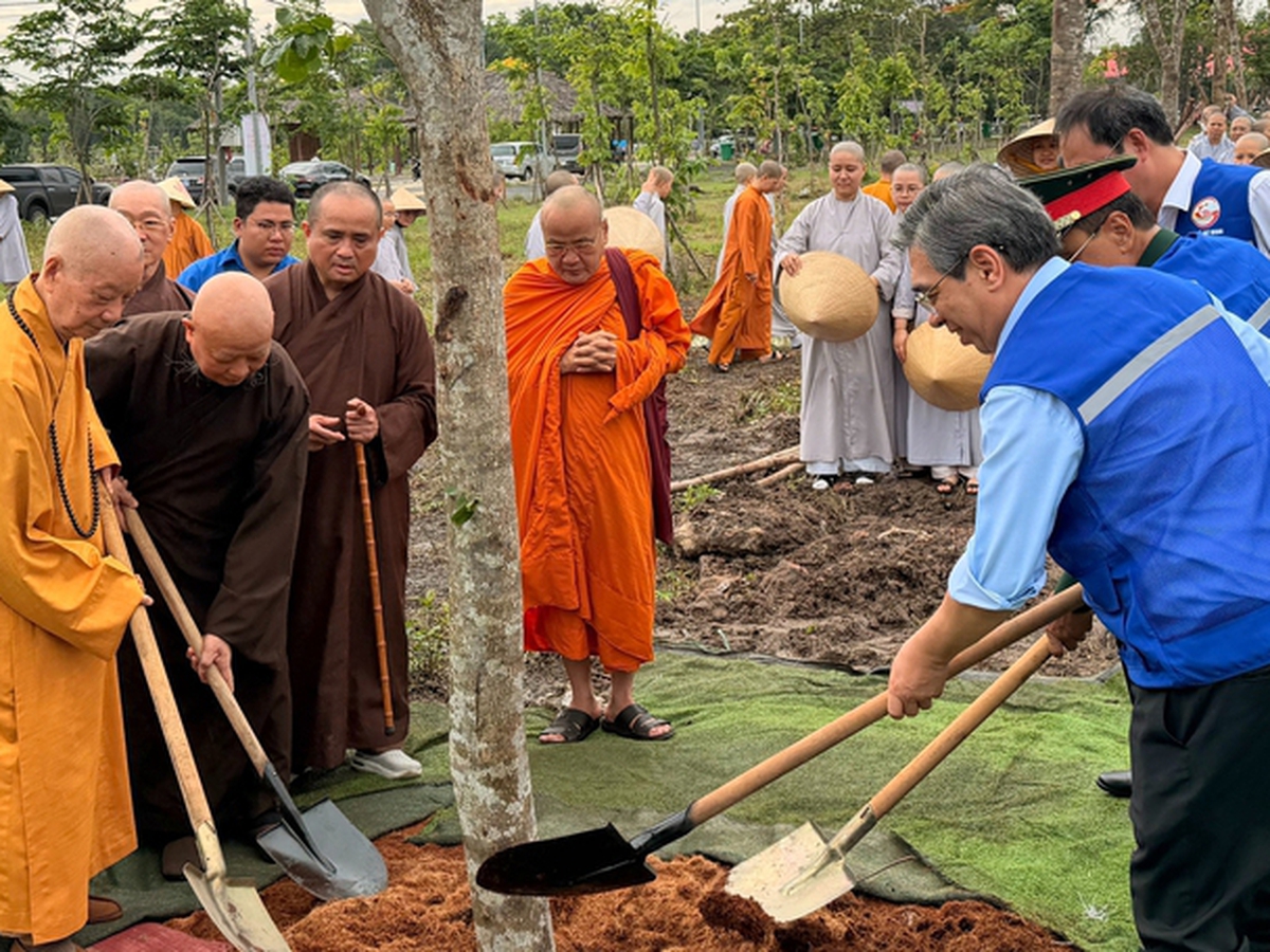 Ho Chi Minh City expands ‘Great Unity Garden’ model to promote green living