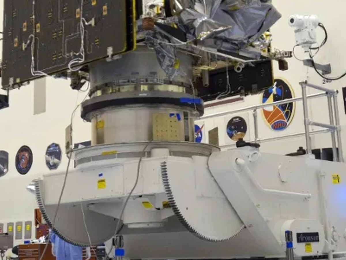 NASA ends mission after loss of Mars probe