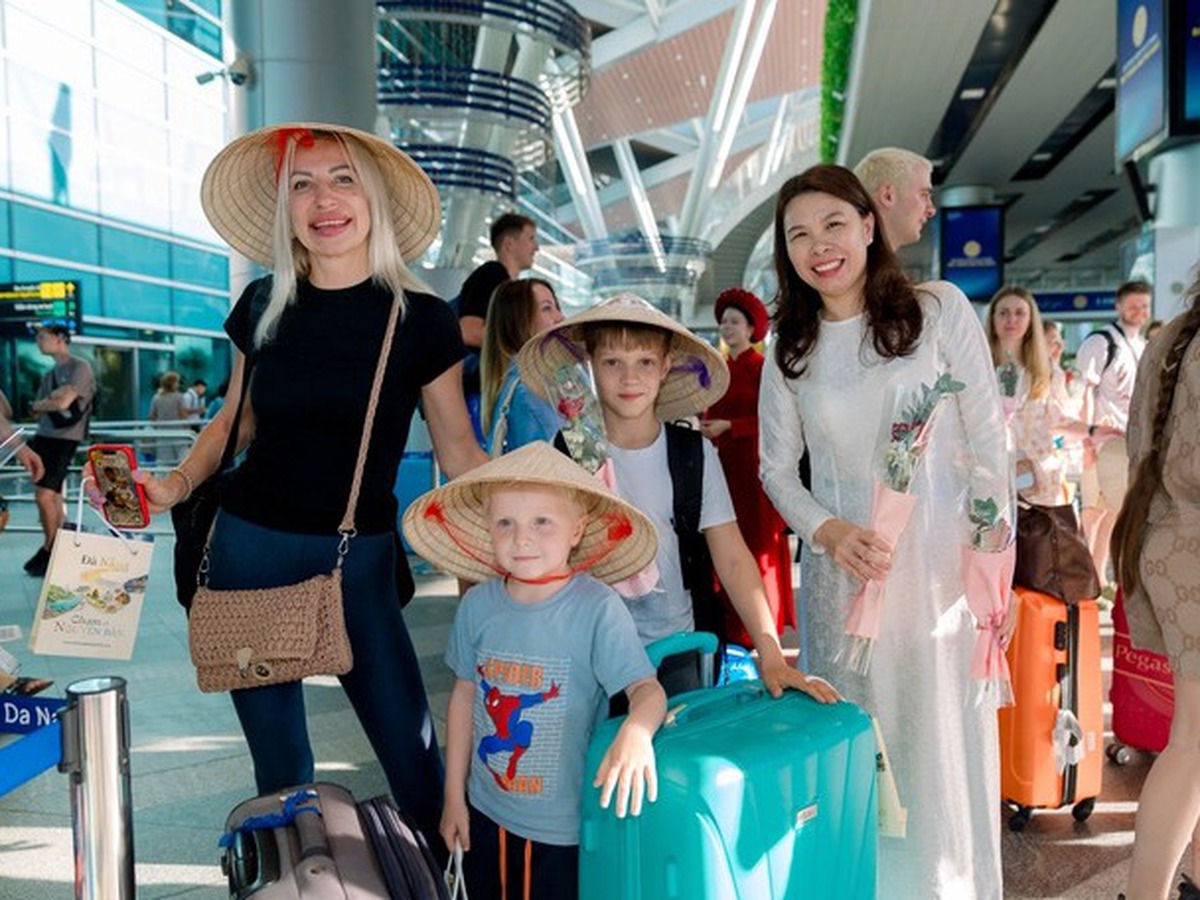 Vietnam tourism sets twin records in international arrivals in May, first 5 months