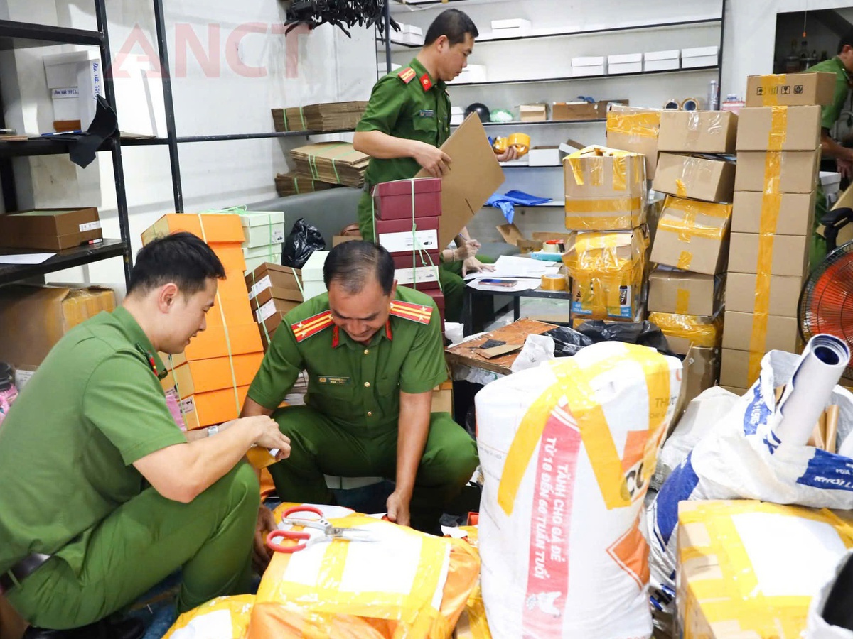 Vietnam’s Can Tho police seize over 4,200 fake luxury items 